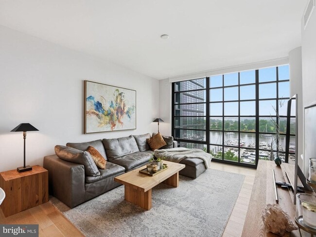 Photo - 45 Sutton Square SW Unit 702