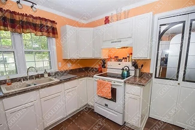 Photo - 2605 N Maplewood Ave