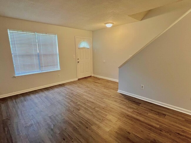 Building Photo - 113 Timber Ln