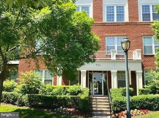 Building Photo - 701 Fallsgrove Dr Unit 207
