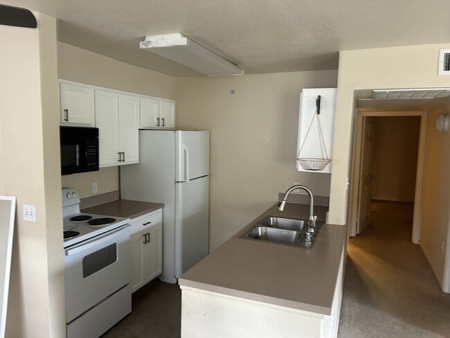 Building Photo - 127 Jules Dr