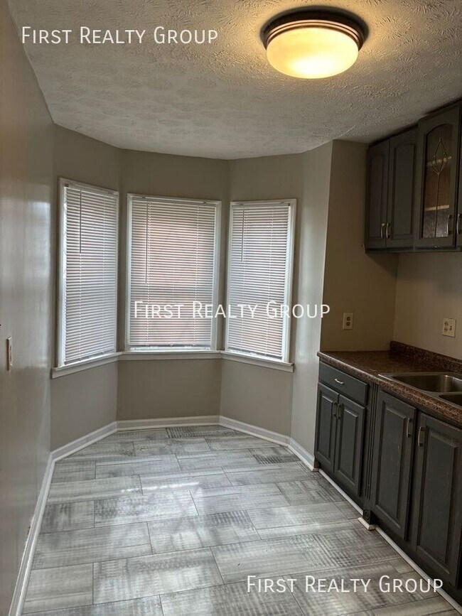 Photo - 330 Verona Rd