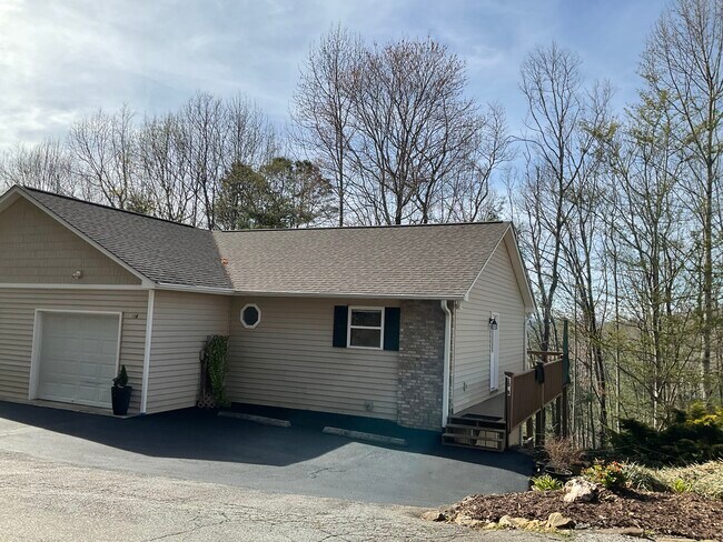 Photo - 10 Hillsboro Dr