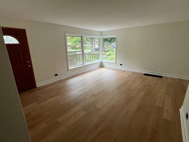 127 S Forest Ave