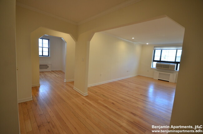 Building Photo - 40 Brattle St Unit 4 Rental