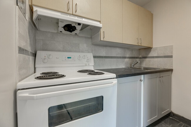 Photo - Beautiful 1 bedroom unit available for rent Unit 5