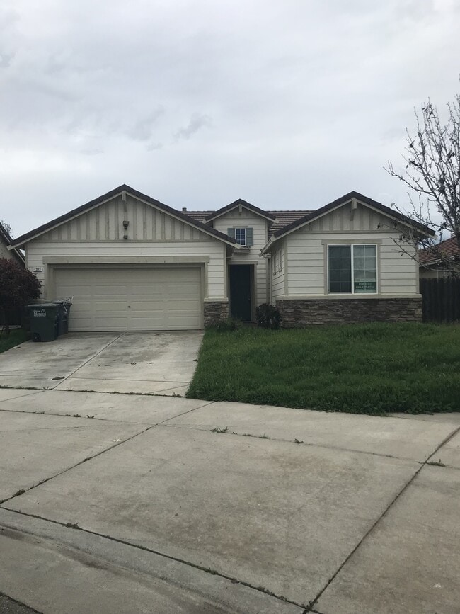 Building Photo - Apply Now to Schedule Viewing.