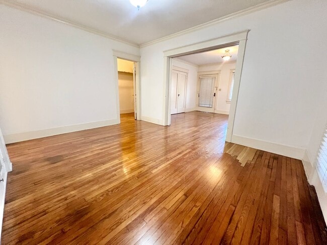 Photo - Lower Level 1 Bedroom with Den/Office in Alamitos Beach Apartment Unidad 1224 E 1st St