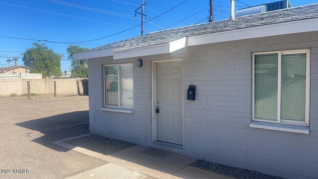 Building Photo - 2142 E Taylor St Unit 7