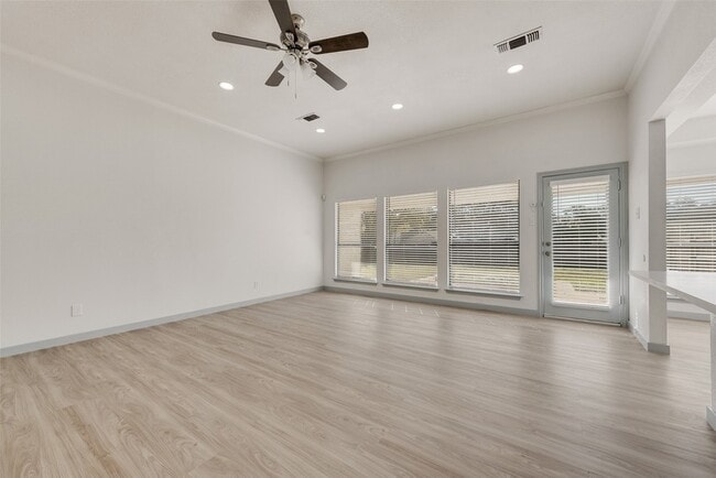 Photo - 1318 Deer Ridge Dr