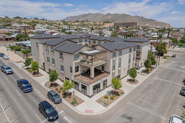 The Townhomes at 1400 N. Kansas at River - The Townhomes at 1400 N. Kansas at River