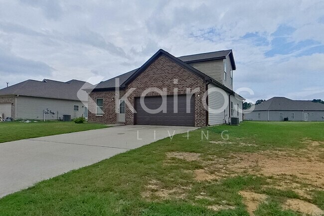520 White Oak Cir