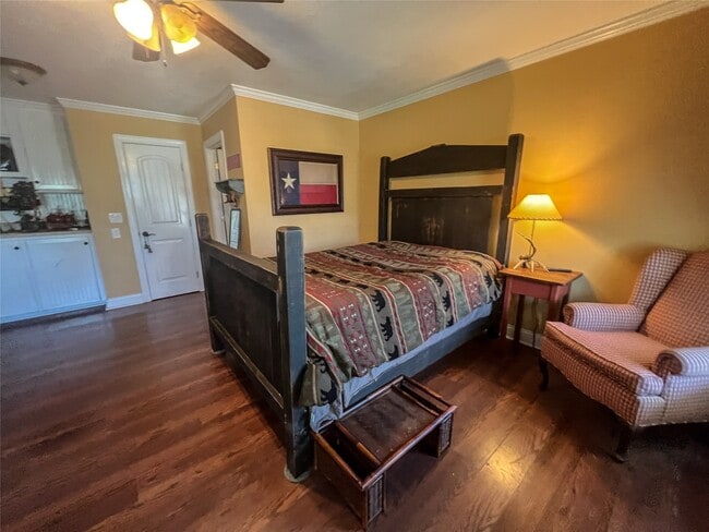 Photo - 9500 Mayfield Ave