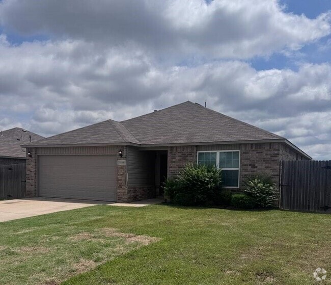 Building Photo - 10300 Hidden Village Dr Rental