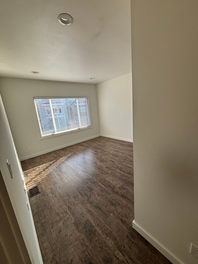 Photo - 851 46th Ave