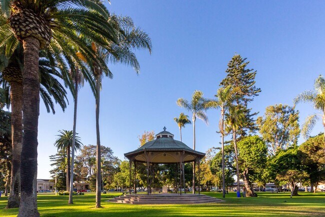 Photo - Charming Coronado Island 2 Bed/1 Bath Apartment ~ Close to All! Unidad 08