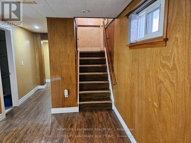 Photo - 147 Fitzgibbon Ave