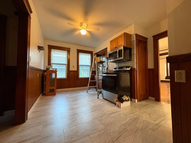 Building Photo - 12 Barnes Ave Unit 1