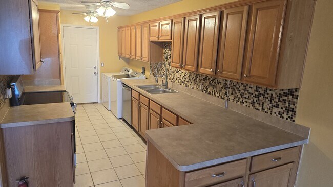 Photo - 819 E Rosewood Ln