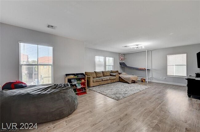 Photo - 791 Trumpington Ct