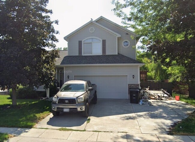 Photo - 704 Country Club Dr