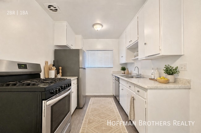 Building Photo - 845 Victor Ave Unit 5