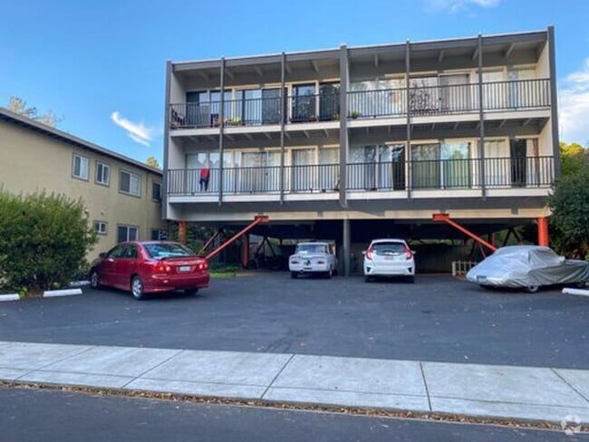 Building Photo - Tranquil 1BR/1BA Updated Unit #2 Rental