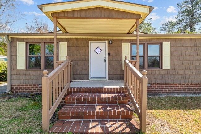 Building Photo - 100 Caviness Dr