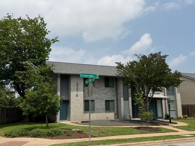 Photo - 3216 Crosscreek Dr