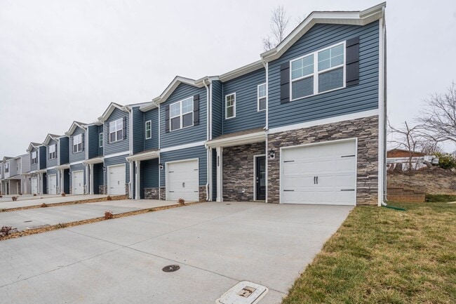 Photo - Beautiful newly constructed 3 bed and 2.5 bath townhouse with garage in the heart of jonesborough.