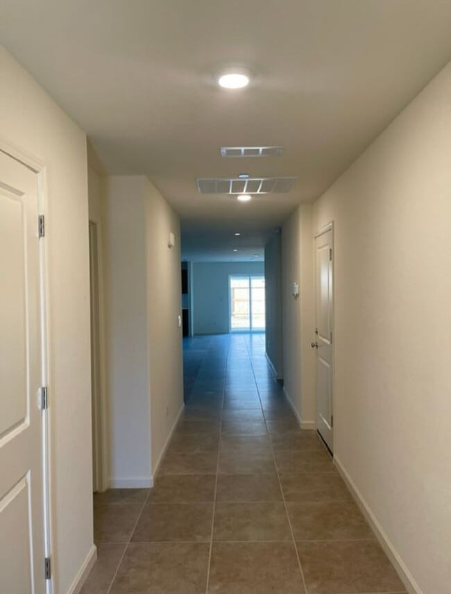 Building Photo - Spacious 4-Bedroom Home in Desirable North...