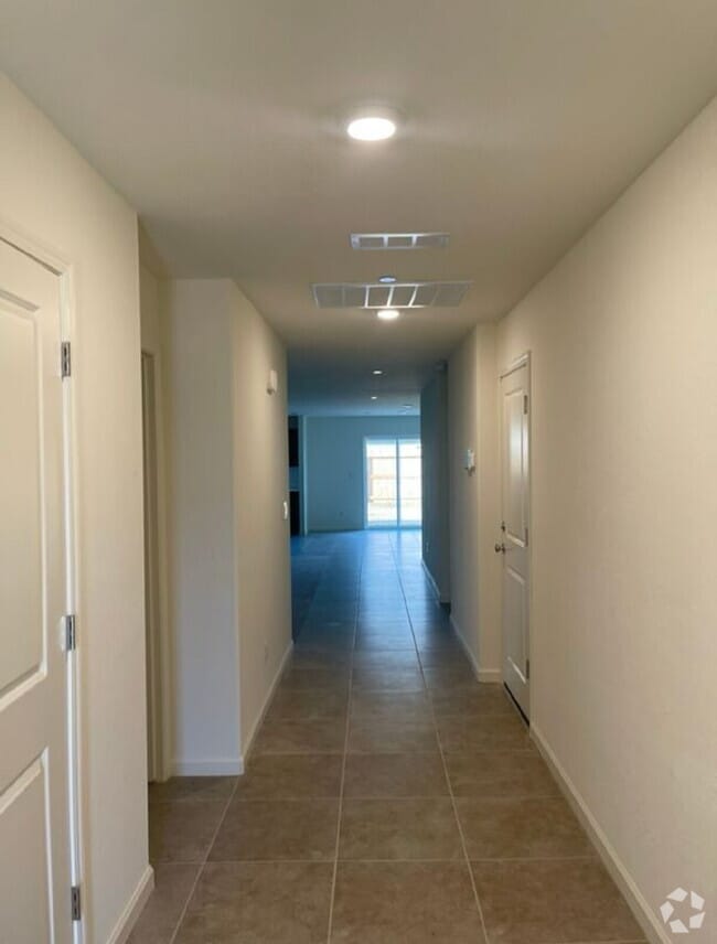 Building Photo - Spacious 4-Bedroom Home in Desirable North...