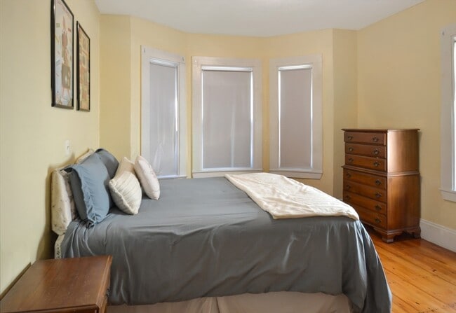 3270 Washington St Unit 1