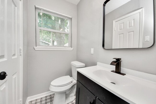 Photo - 710 Canary Cir