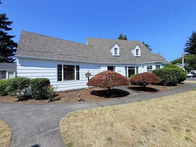 Photo - Timeless East Portland 3 Bed Home w/Backyard, Hardwood Floors, & Bonus Lower Level Unit 1401