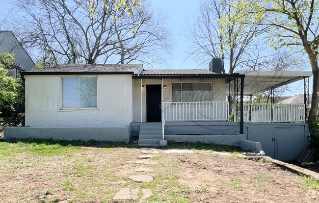 Building Photo - Three Bedroom Ranch with Covered Patio and... Rental