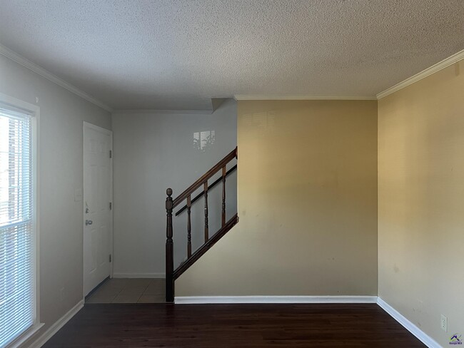 Photo - 117 N Springs Ct