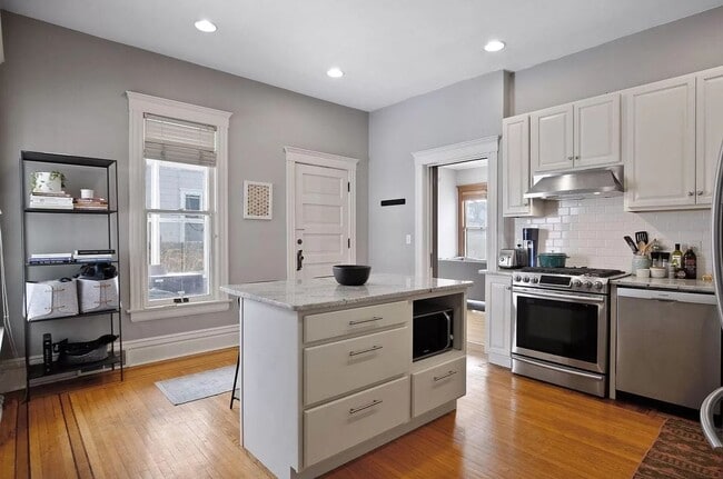 Photo - 415 6th St SE Unit 1