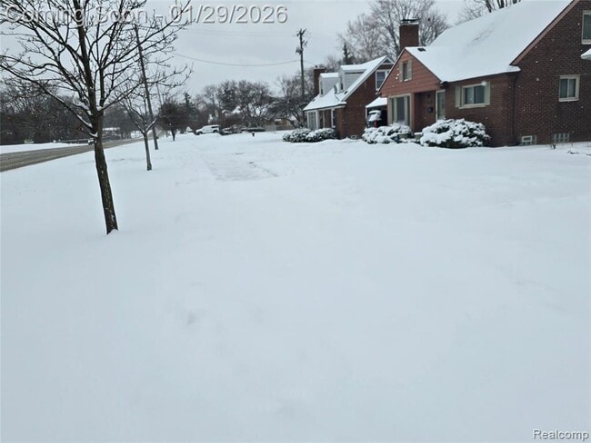 Photo - 27231 Five Mile Rd