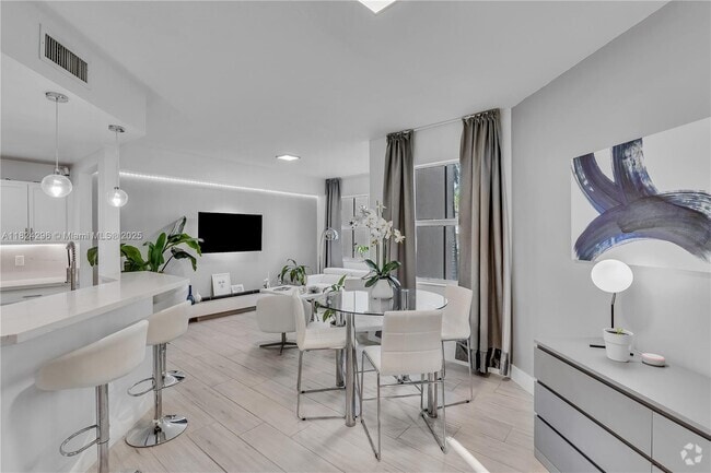 Building Photo - 11401 NW 89th St Unit 209 Rental