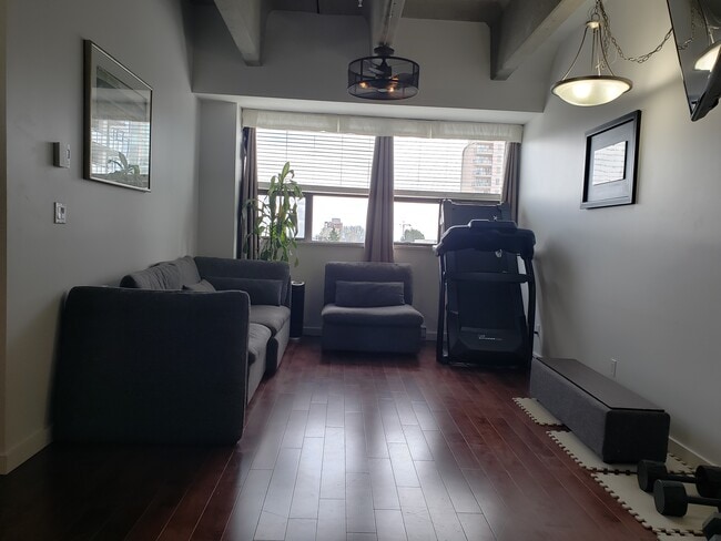 615 Belmont St Unit 615 Belmont St