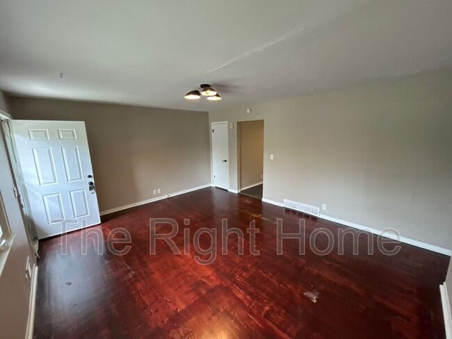 Photo - 6929 N 64th St