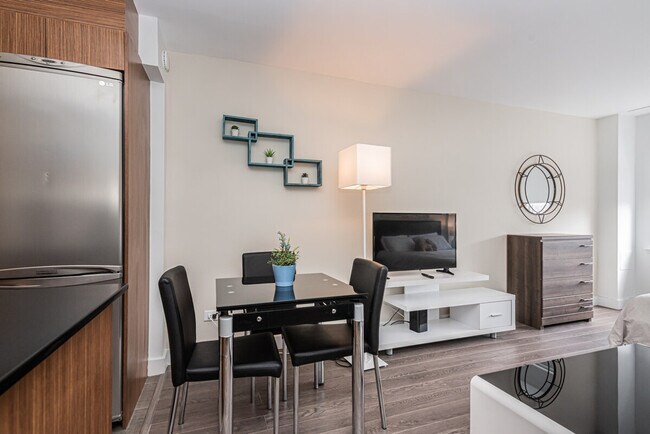 Photo - 3527 Rue de la Montagne Unit ID1261783P