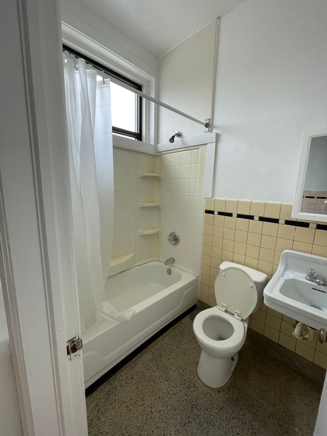 Photo - Large one room efficiency with large kitchen Unit Apart #35