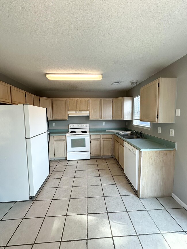 Photo - 24 Irongate Dr