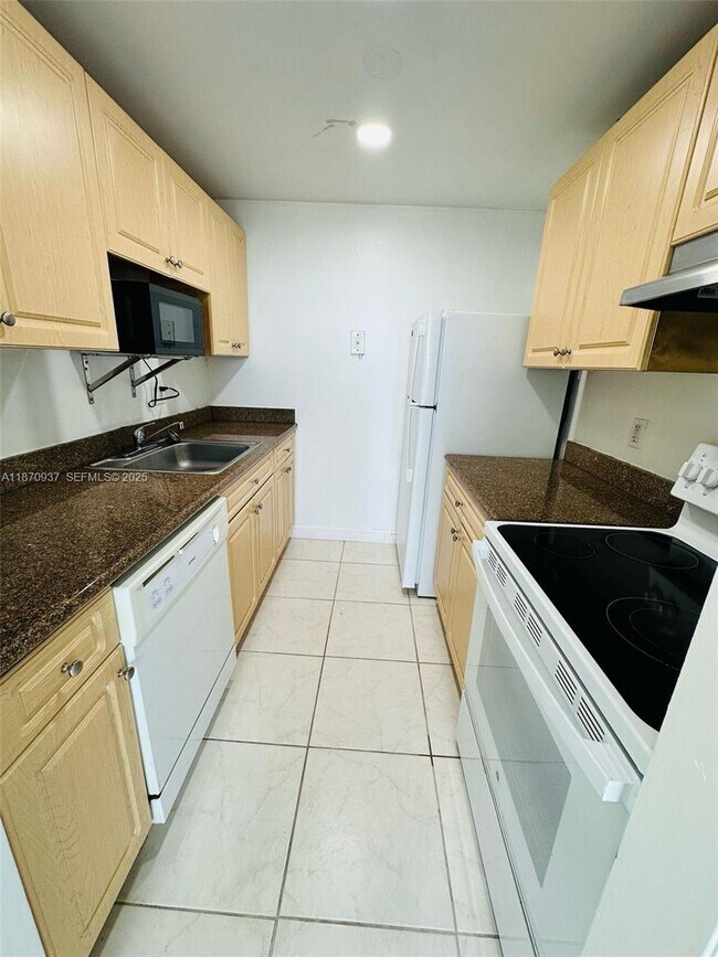 Photo - 2020 NE 135th St Unit 807