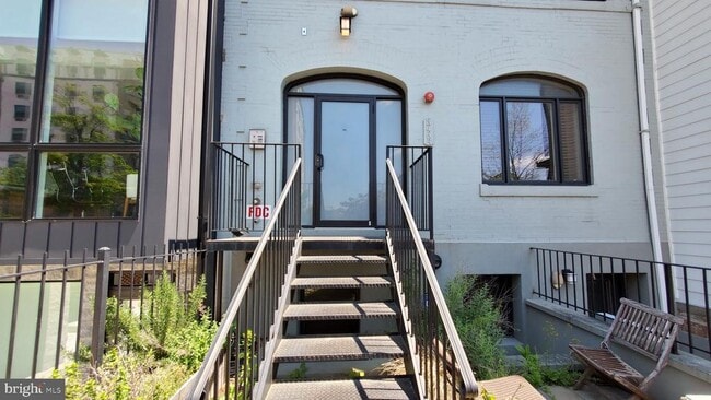 Photo - 3465 14th St NW Unidad A