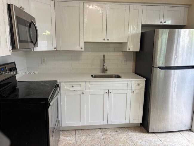 Photo - 825 NE 7th St Unit rear