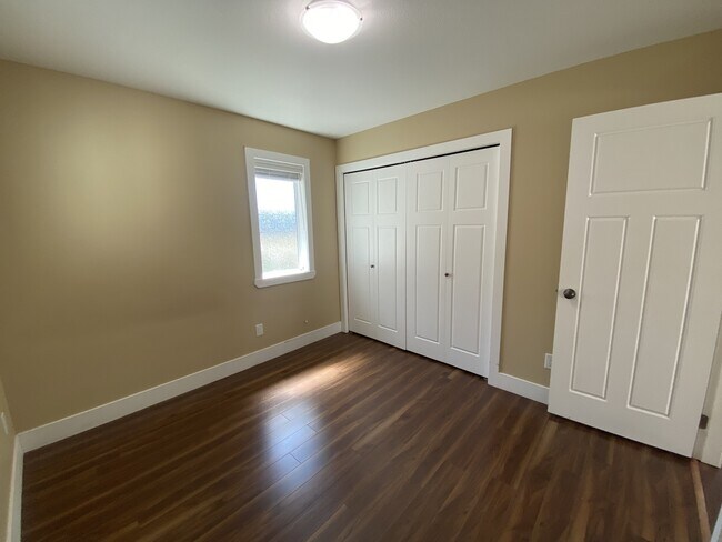 Photo - 498 Menzies Ridge Dr