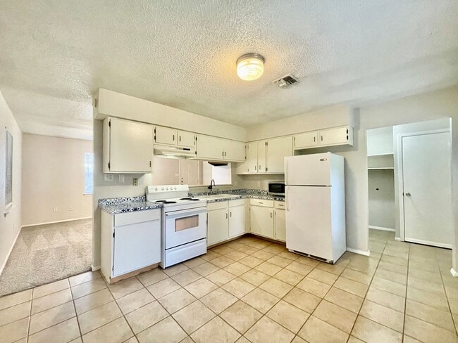 Photo - 2 Bedroom, 1 Bathroom home + Large Yard an...
